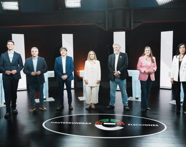 PNV reivindica su inconformismo para mejorar Osakidetza y EH Bildu pide responsabilidades políticas por su "declive"