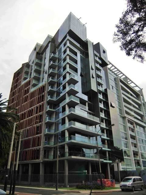 Edificio Multifamiliar Pezet 515, en San Isidro (2011)
Foto: Limatopías