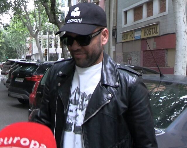 Dani Alves reacciona con una reveladora frase a los rumores de mudanza a Tenerife con Joana Sanz: "Solo hay una vida"