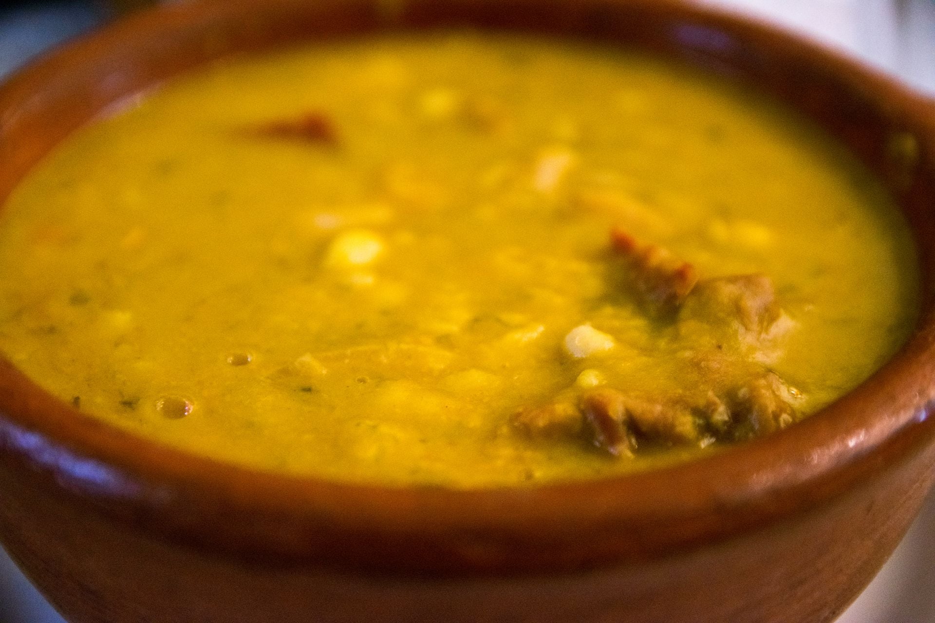 Por estos días, el locro se convierte en el epicentro culinario de los encuentros familiares (Getty)