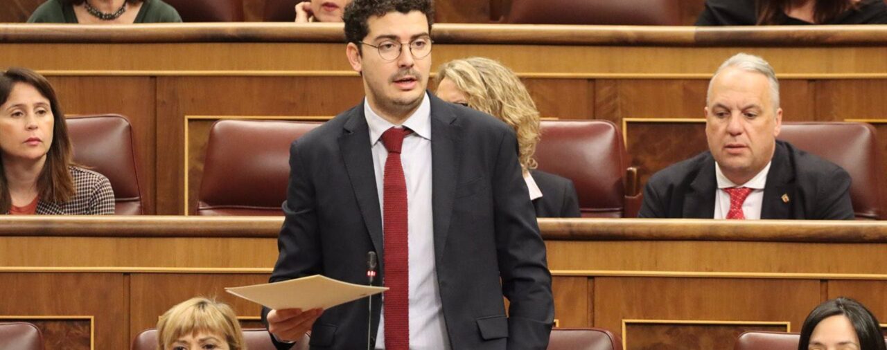 El PSOE pide al Gobierno que añada otra frecuencia diaria a la ruta entre Menorca y Madrid para el próximo invierno