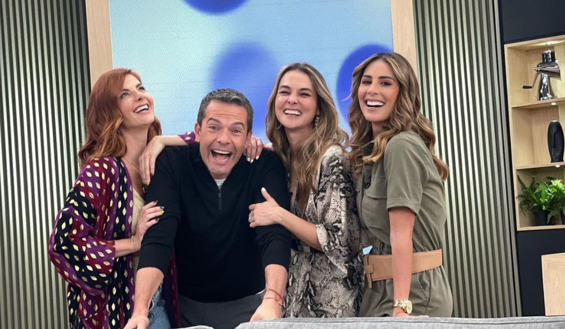 Iván Lalinde y Catalina empezaron a llorar en plena transmisión, pues ambos perdieron a sus mamás, pues todo ocurrió luego de que ella junto a Carolina Cruz y Carolina Soto recibieran una sorpresa por parte del programa por el Día de la Madre - crédito @apuntesdecata/Instagram