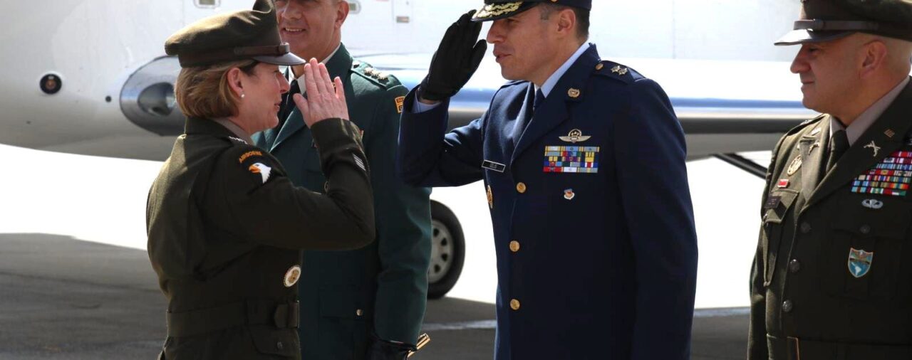 Llegó a Bogotá la cabeza del Comando Sur de los Estados Unidos: qué hace en Colombia la general Laura J. Richardson