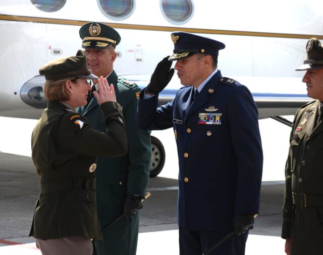 Llegó a Bogotá la cabeza del Comando Sur de los Estados Unidos: qué hace en Colombia la general Laura J. Richardson