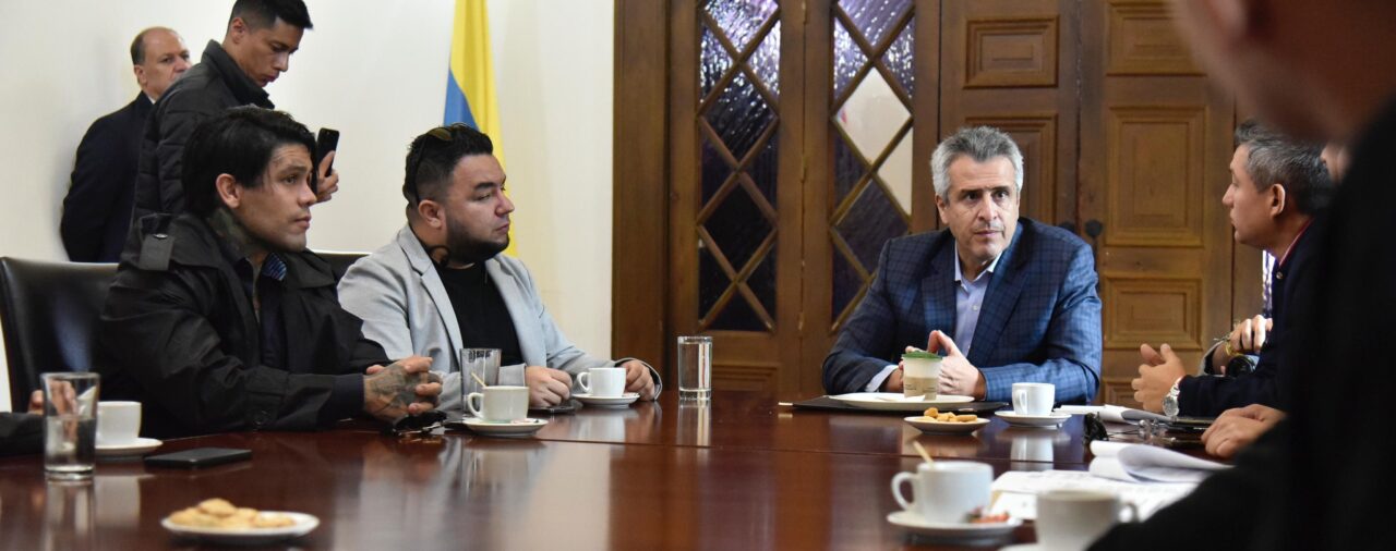 Ministro del Interior se reunió con ‘influencers’ para hablar de proyecto de ley que regula esta actividad