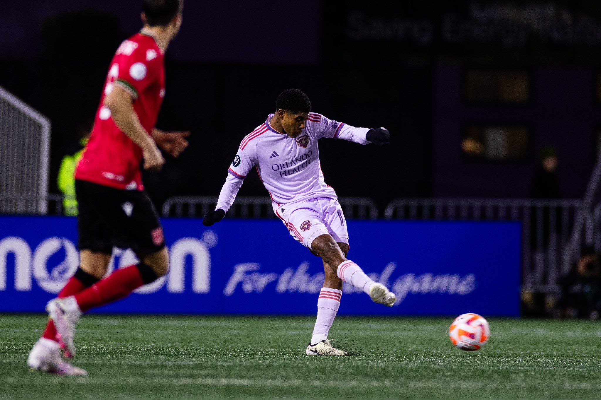 Wilder Cartagena ha jugado como defensa los últimos partidos de Orlando City. - créditos: Wilder Cartagena