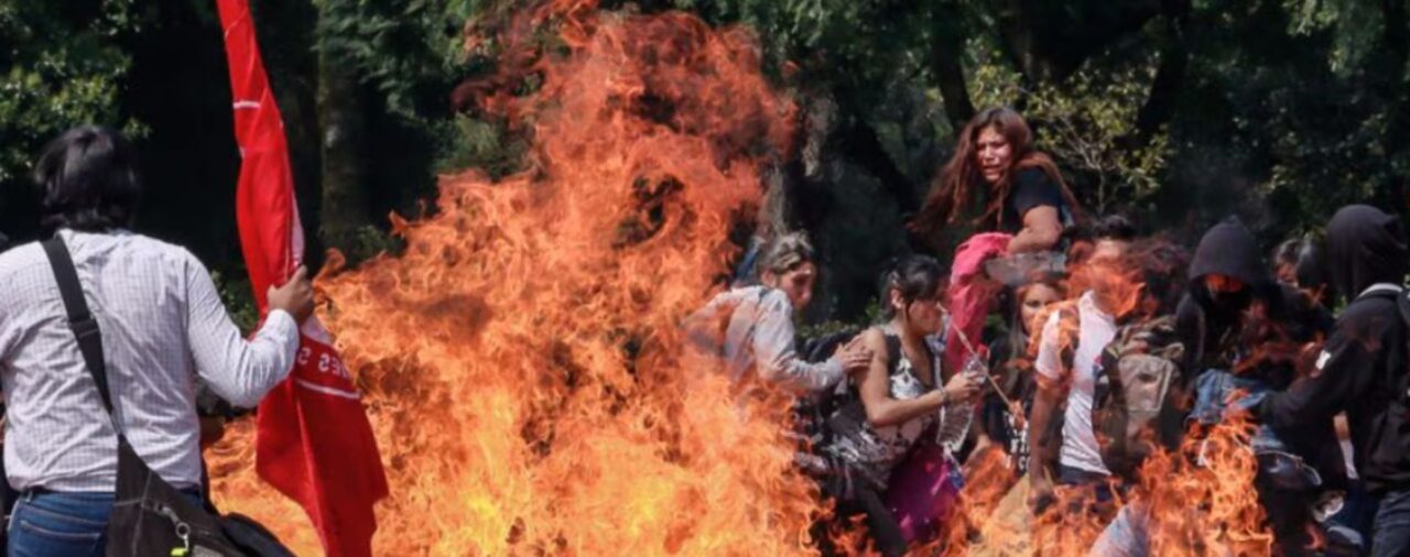 ¿Quiénes son los porros? Este es el origen del violento grupo de choque vinculado a la UNAM