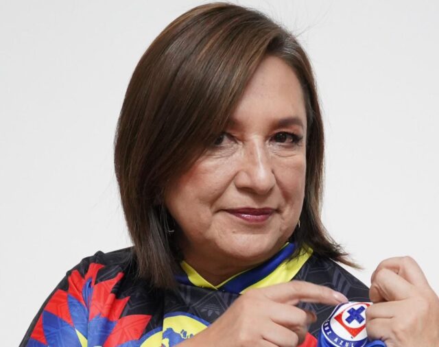 Xóchitl Gálvez cumple apuesta y se pone la playera del América