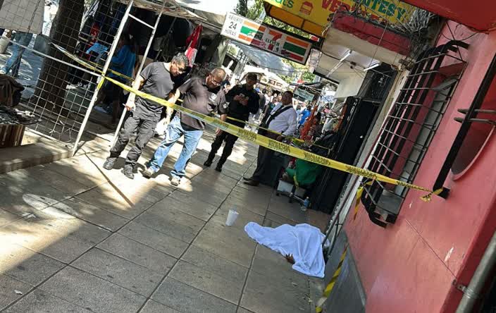 Balacera a las afueras del Metro Revolución en CDMX deja un hombre muerto y dos detenidos
