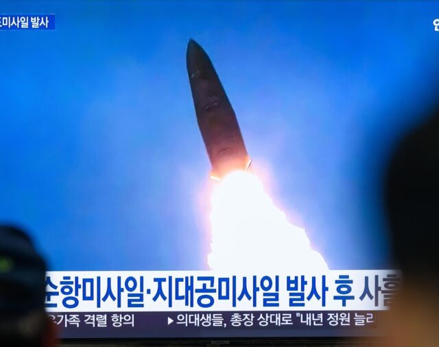 Corea del Norte lanza un misil balístico hacia el mar de Japón