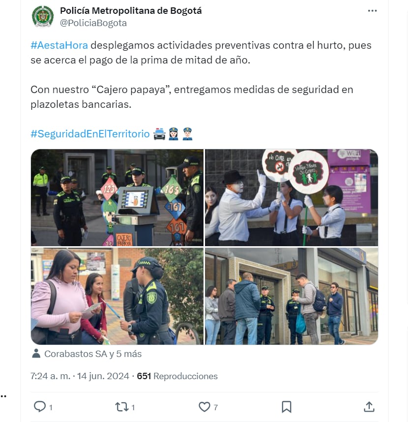 La Policía Metropolitana de Bogotá realizó el lanzamiento de su estrategia 'Cajero Papaya' visibilizando las situaciones más usuales en las que los ciudadanos "dan papaya" al momento de retirar dinero en cajeros electrónicos - crédito @PoliciaBogota/X