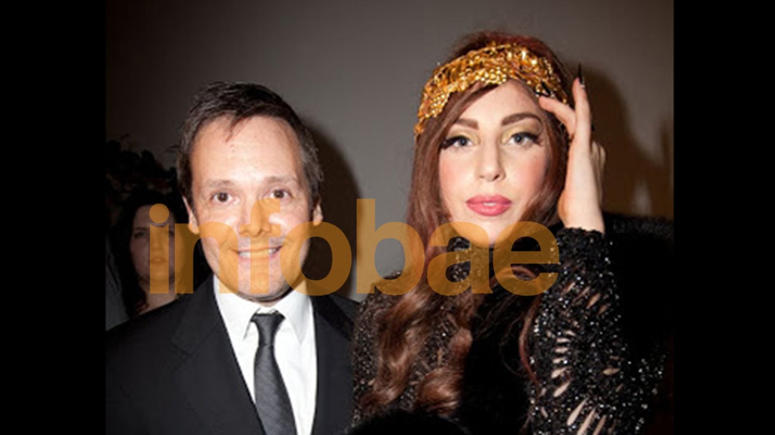 Como CEO de una empresa de cosméticos, Farré viajaba por el mundo y se hacía fotos con famosos en eventos