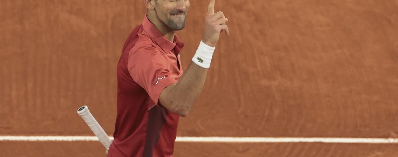 Djokovic remonta a Musetti en cinco sets y muy de madrugada en París