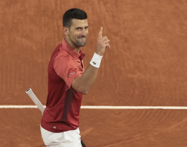 Djokovic remonta a Musetti en cinco sets y muy de madrugada en París