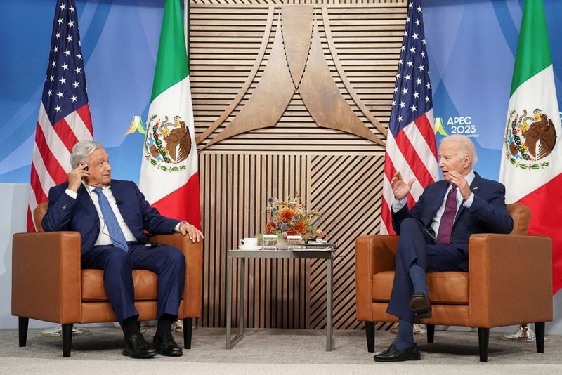Imagen de archivo. El presidente estadounidense Joe Biden se reúne con el Presidente mexicano Andrés Manuel López Obrador al margen de la cumbre de Cooperación Económica Asia-Pacífico (APEC) en San Francisco, California, EEUU. 17 de noviembre de 2023. REUTERS/Kevin Lamarque
