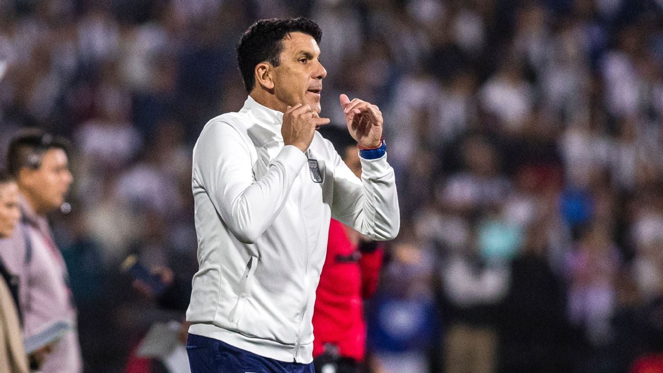 Mauricio Larriera dejó Alianza Lima en diciembre y lo reemplazó Alejandro Restrepo.