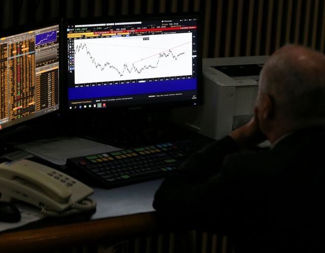 Preocupa cada vez más el atraso cambiario: las consultoras coinciden en que hay que salir del cepo