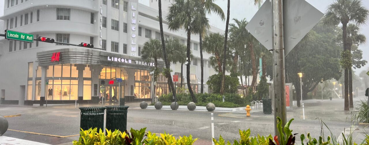 Vigilancia de inundaciones en Miami: lo que se sabe de las fuertes lluvias que azotan Florida