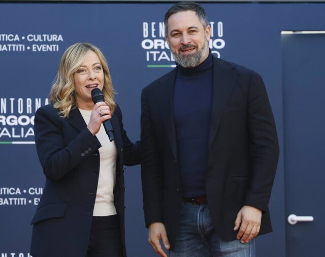 Abascal defiende su relación con Meloni "más allá de los grupos" del Parlamento europeo tras unirse a Orbán