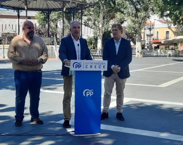 Bendodo apunta que "la corrupción del sanchismo va desde La Moncloa hasta Badajoz pasando por Portugal"