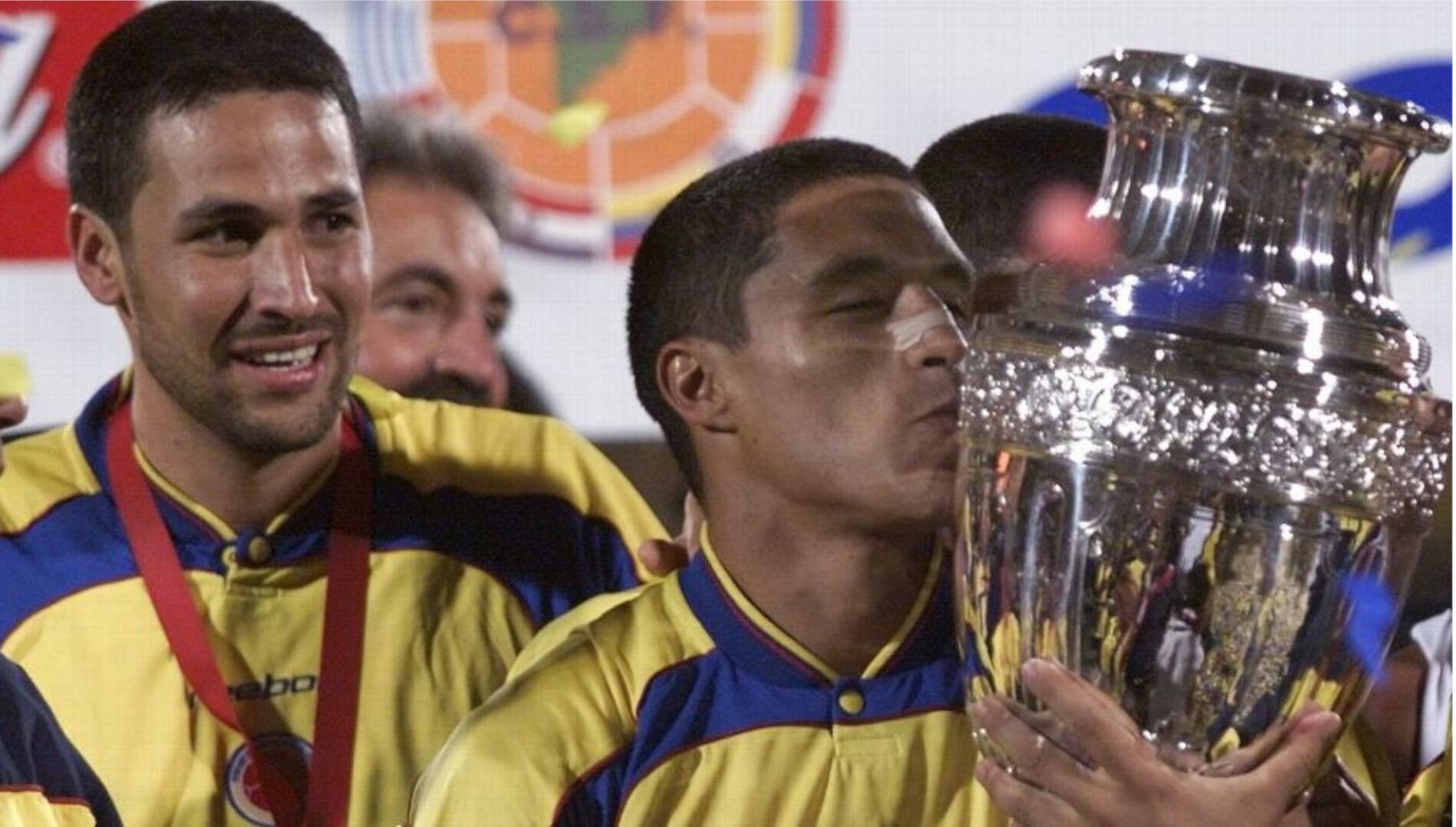 Mario Yepes e Iván Ramiro Córdoba celebrando cuando ganaron la Copa América de 2001. Foto: Colprensa