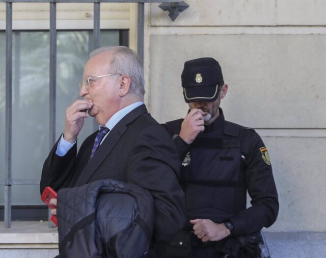 La defensa del exconsejero Antonio Fernández asegura que "procede" su libertad y confía en que la Audiencia la ordene