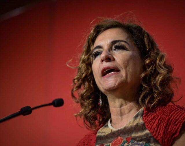 Montero denuncia la "falta de humanidad" del PP por querer desplegar las Fuerzas Armadas ante la llegada de cayucos