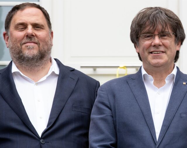 Puigdemont y Junqueras se reunieron en el marco de las negociaciones para la investidura catalana