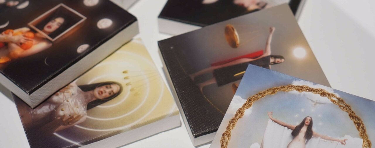 Rosalía entra en el Museo Cerralbo de la mano del diseñador del 'Mal querer', filip custic