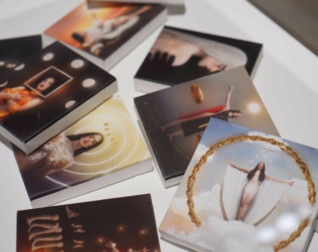 Rosalía entra en el Museo Cerralbo de la mano del diseñador del 'Mal querer', filip custic