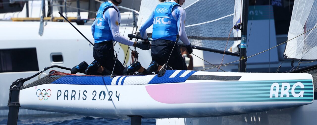 La dupla argentina Majdalani-Bosco terminó segunda en la vela y mañana pelearán por una medalla en los Juegos Olímpicos