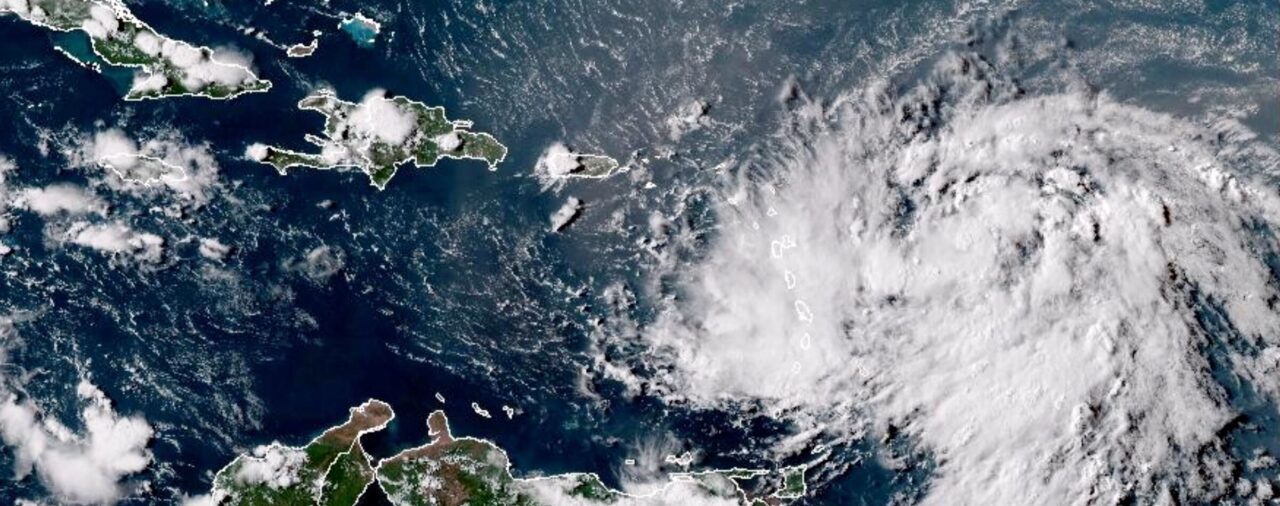 La tormenta tropical Ernesto castiga al nordeste del mar Caribe y pone rumbo a Puerto Rico