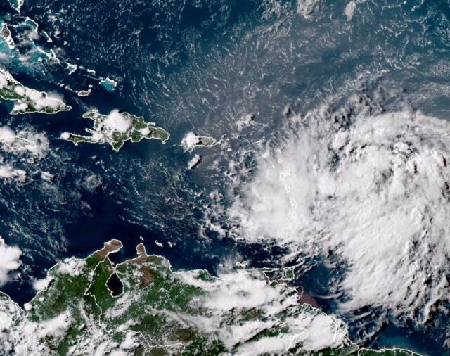 La tormenta tropical Ernesto castiga al nordeste del mar Caribe y pone rumbo a Puerto Rico