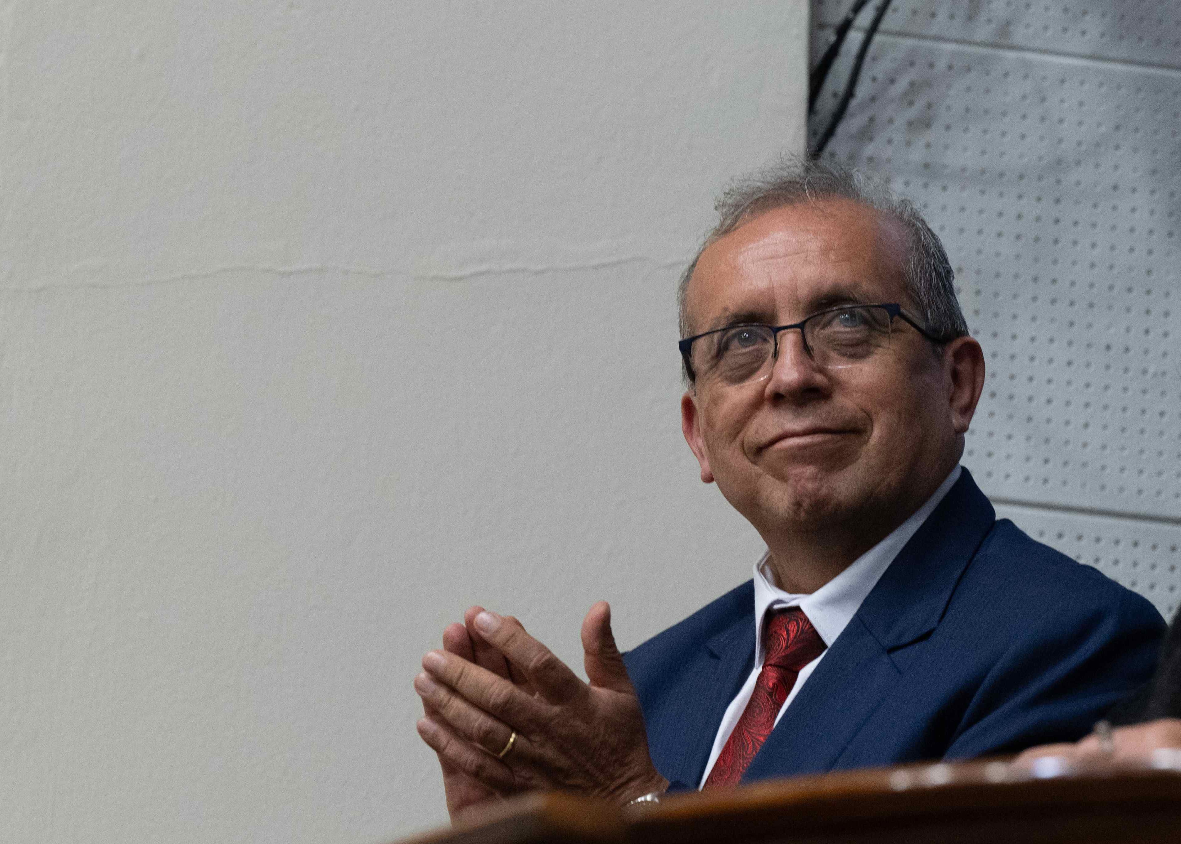 Fotografía de archivo de Nicanor Boluarte, hermano de la presidenta de Perú, Dina Boluarte, mientras asiste a un discurso de la mandataria en el Parlamento, en Lima (Perú). EFE/ Cristobal Bouroncle/POOL/ARCHIVO 