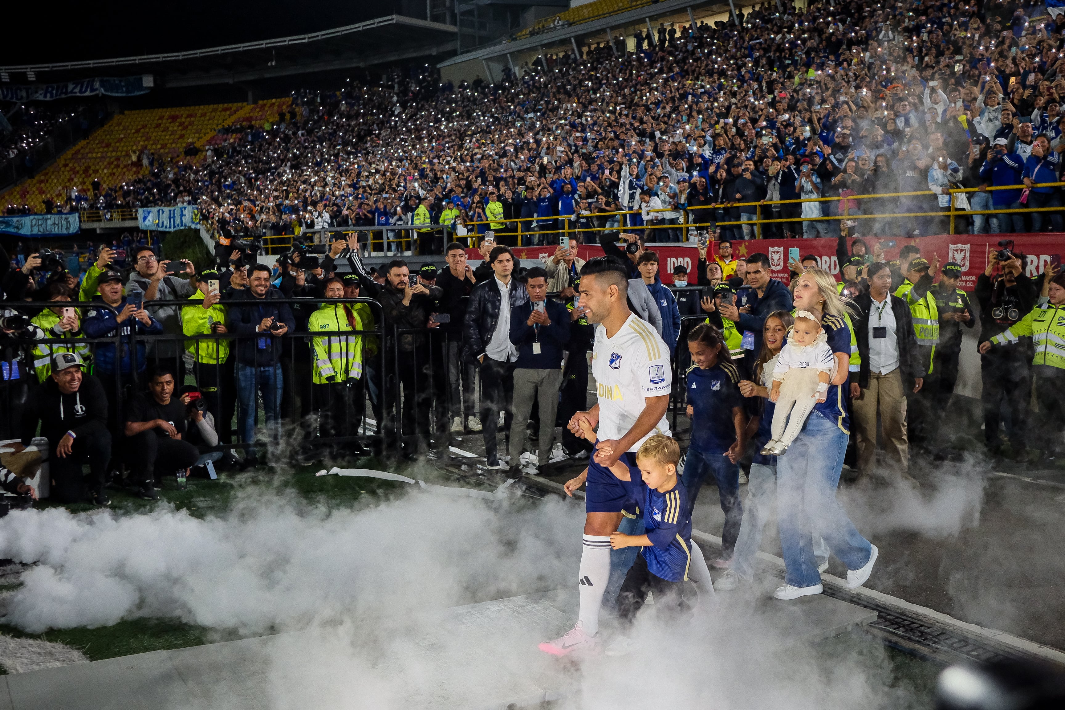 Presentación del nuevo jugador de Millonarios FC, Radamel Falcao García, en el estadio Nemesio Camacho el Campin - crédito Colprensa - Mariano Vimos