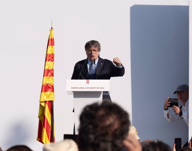 Puigdemont: "Tenemos capacidad para entrar y para salir, para desafiar a un Estado represor"