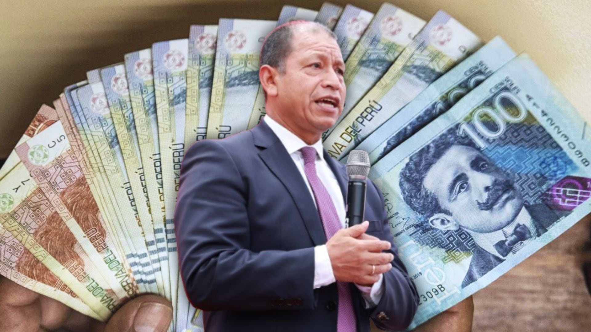 Daniel Maurate, ministro de trabajo de Perú, encima de fajo de billete de soles.