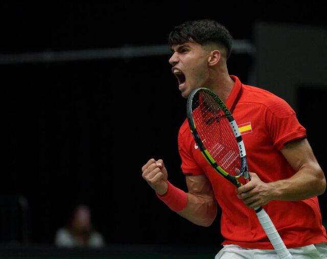 Bautista remonta con casta y Alcaraz ajusticia a Francia para meterse en la Final 8