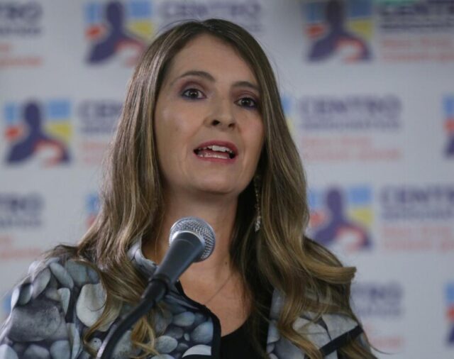 Casi 700 mil hogares de estratos 1 y 2 podrían qeudarse sin gas para cocinar por incumplimiento del Gobierno Petro, denunció la senadora Paloma Valencia