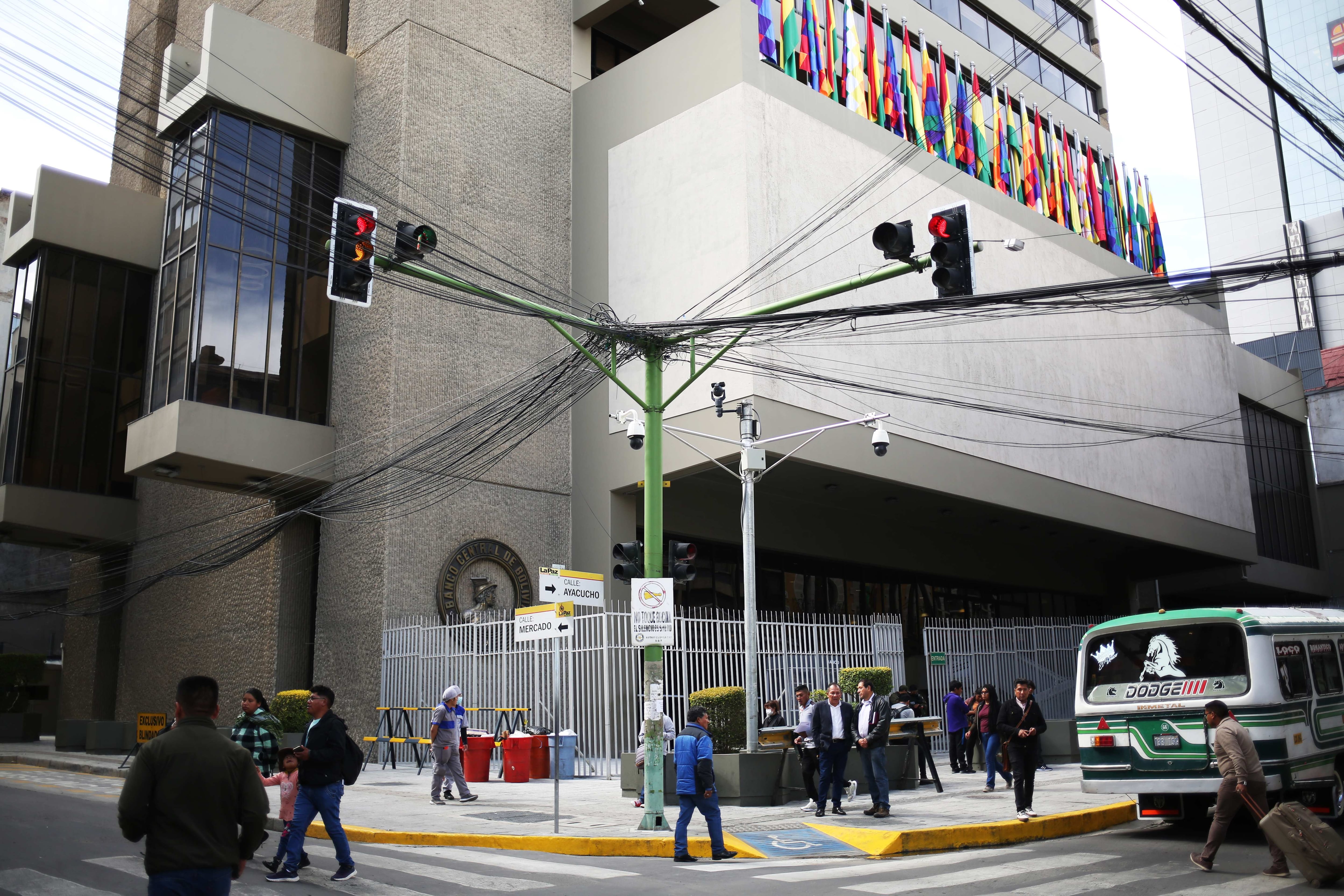 Fotografía de archivo de la sede del Banco Central de Bolivia, en La Paz (Bolivia). EFE/ Luis Gandarillas 