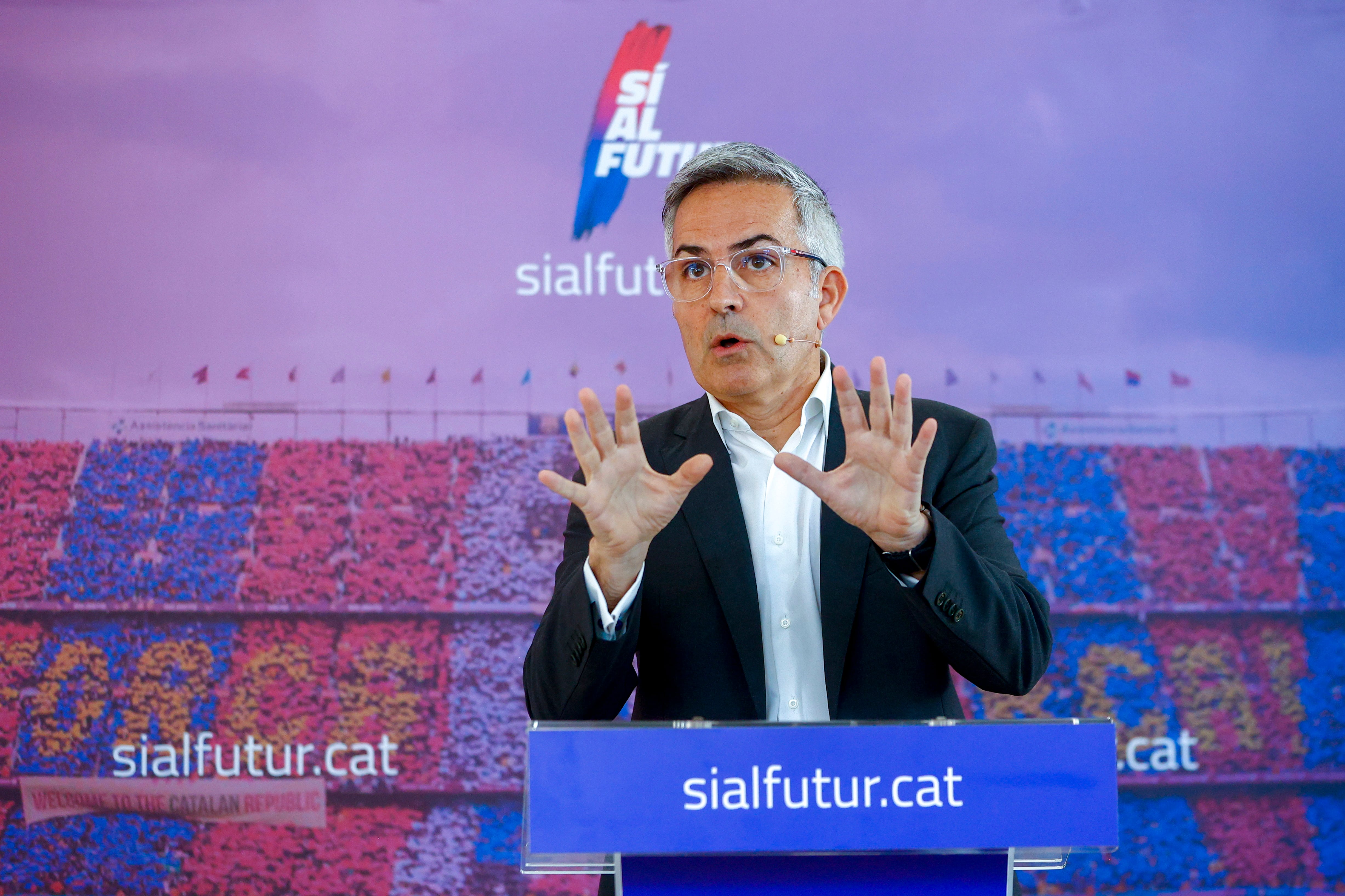 Víctor Font en una rueda de prensa para valorar la actual del Barça. (Quique García/EFE) 