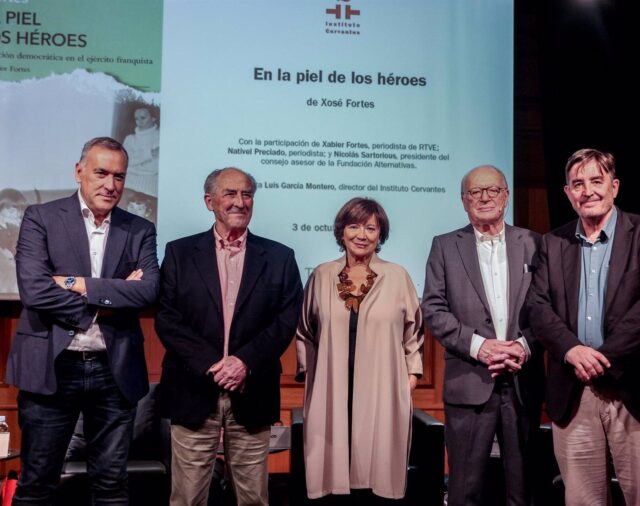 El Instituto Cervantes acoge la presentación 'En la piel de los héroes' de Xosé Fortes, en el 50 aniversario de la UMD